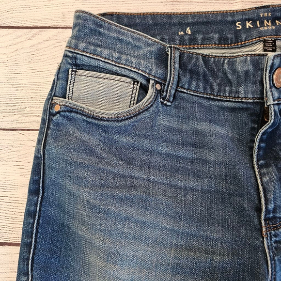 WHBM Blue Skinny Crop Jeans Size 4, blue floral accent - Picture 11 of 11